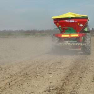 Trailed fertilizer spreaders